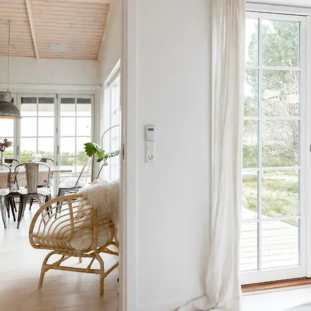 Southern Feel In Refurbished By Shore Ferienhaus *
