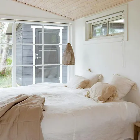 Southern Feel In Refurbished By Shore Ferienhaus
