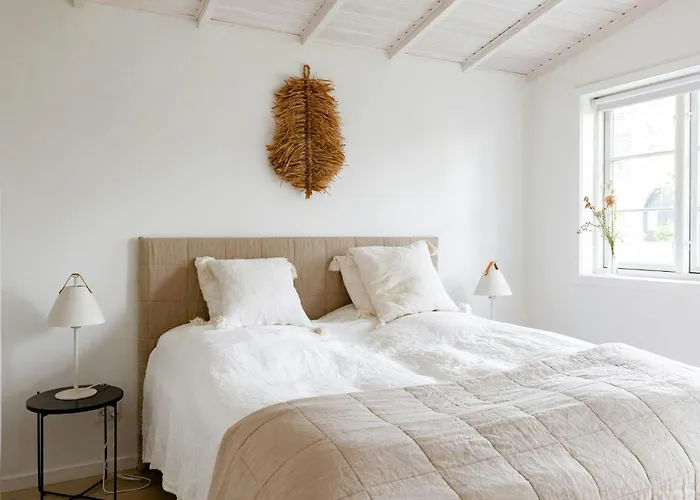 Southern Feel In Refurbished By Shore Nyaraló *